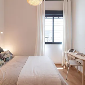 https://deluxe-apartment-downtown-with-pool-and-parking.hotelsinnerja.org